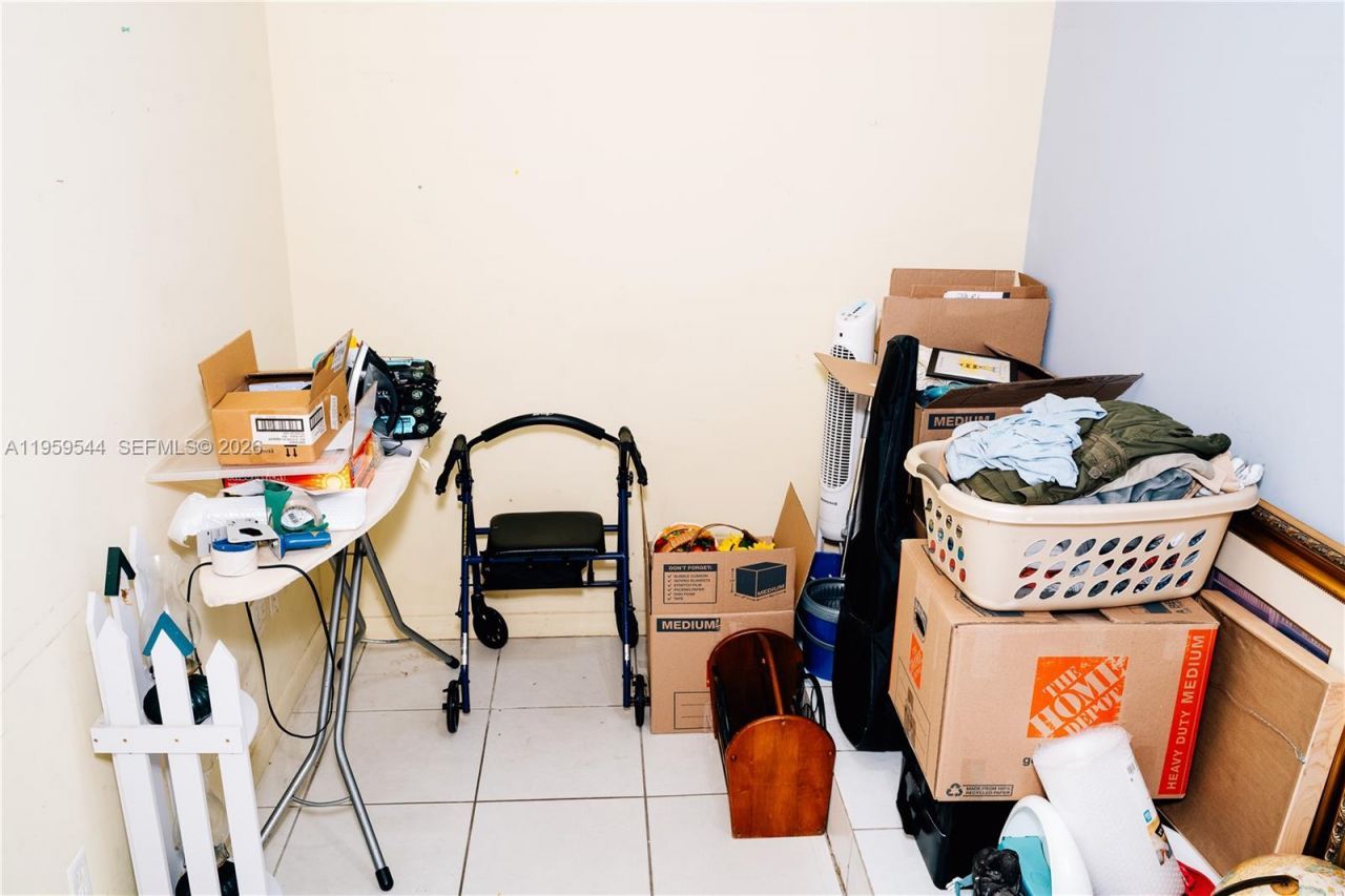 16158 SW 68th Ter, Miami, FL 33193 Photo