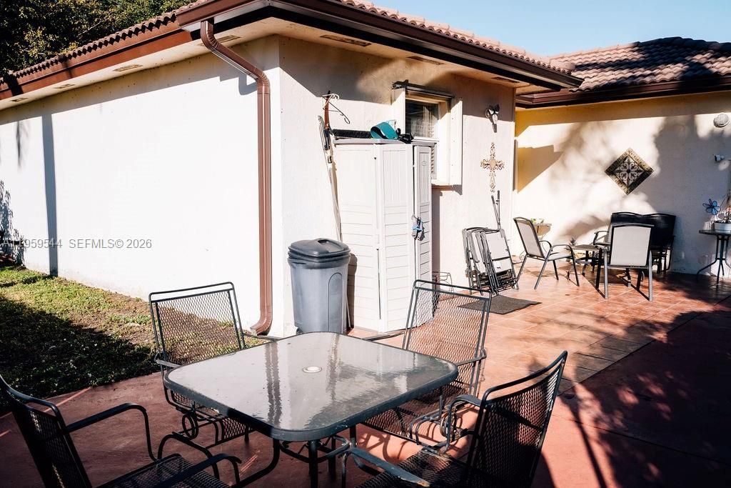 16158 SW 68th Ter, Miami, FL 33193 Photo