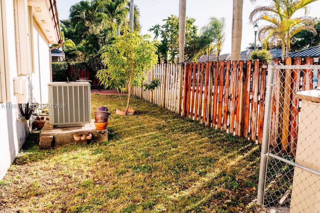 16158 SW 68th Ter, Miami, FL 33193 Photo