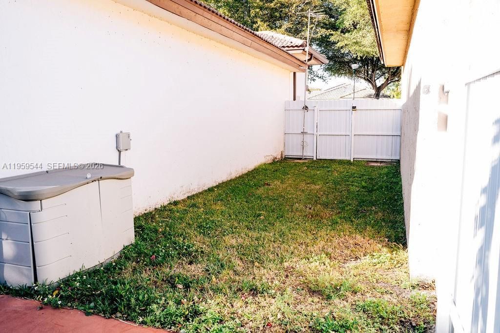 16158 SW 68th Ter, Miami, FL 33193 Photo