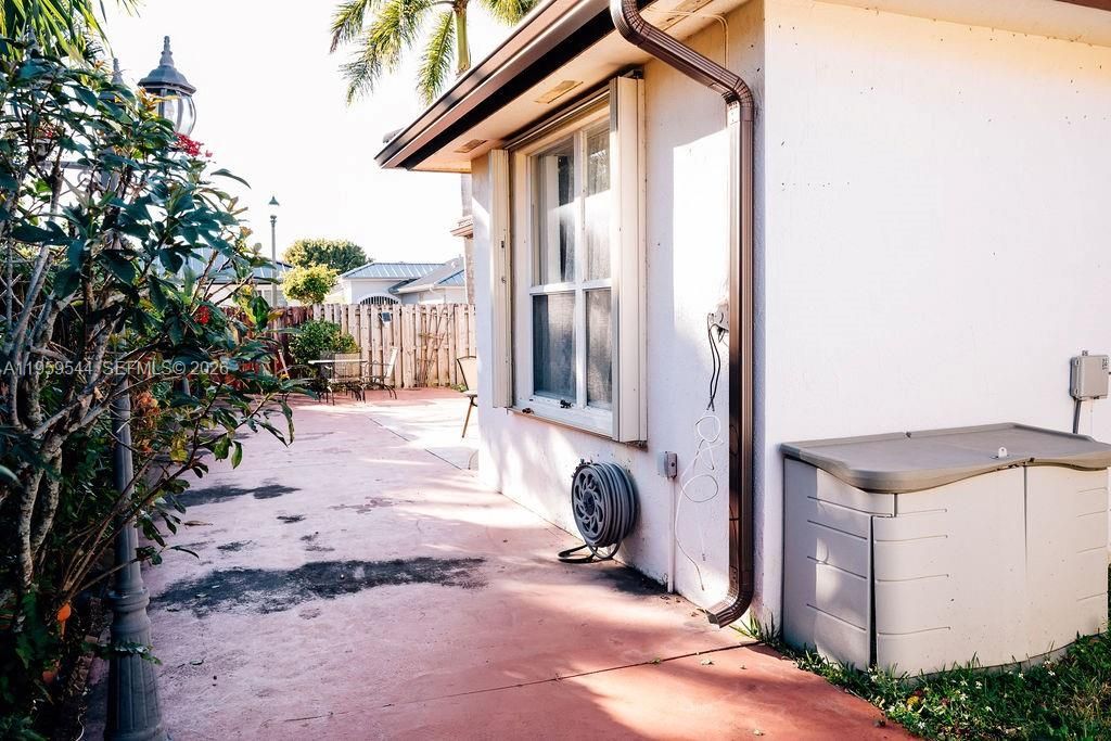 16158 SW 68th Ter, Miami, FL 33193 Photo