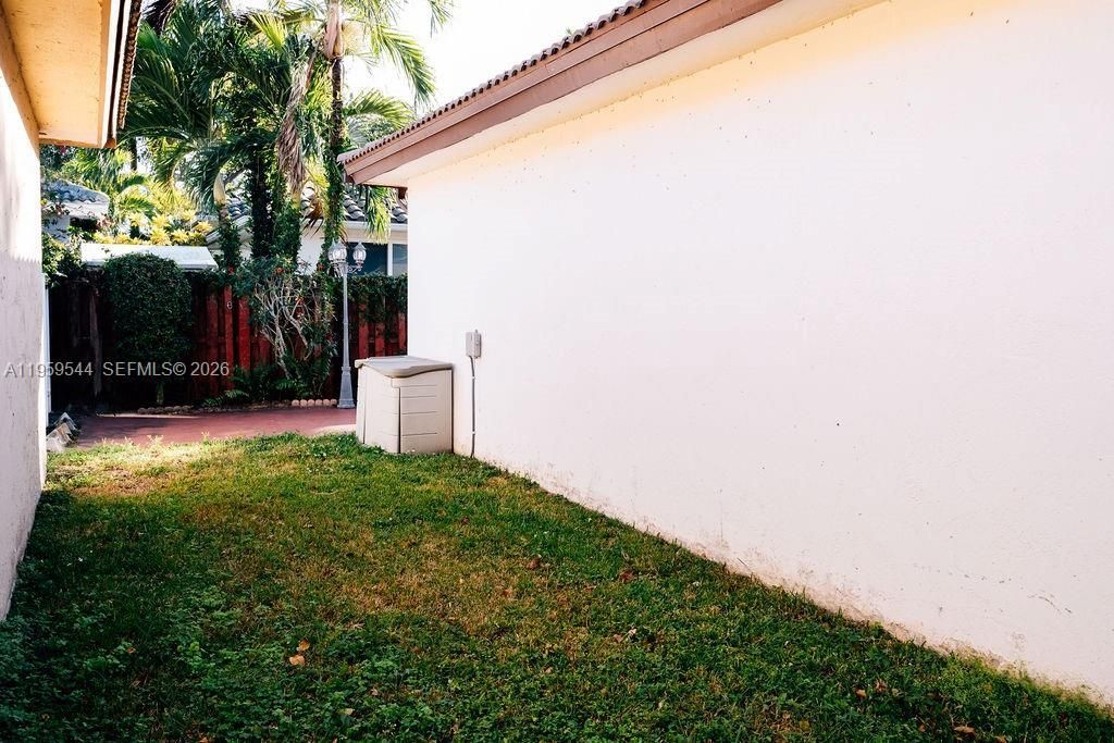 16158 SW 68th Ter, Miami, FL 33193 Photo