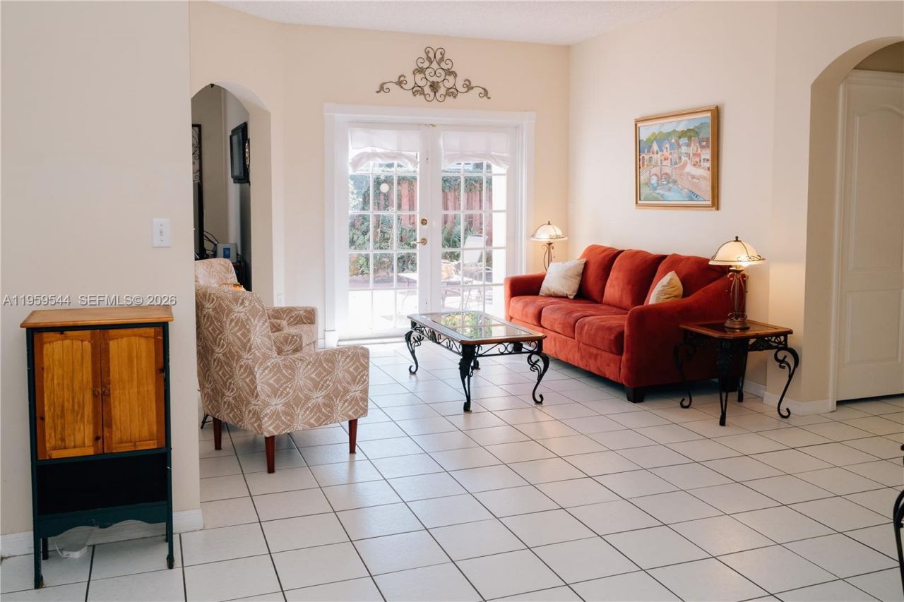 16158 SW 68th Ter, Miami, FL 33193 Photo