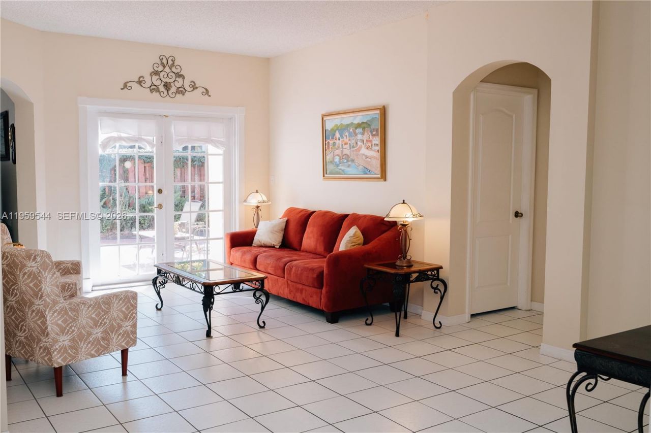 16158 SW 68th Ter, Miami, FL 33193 Photo