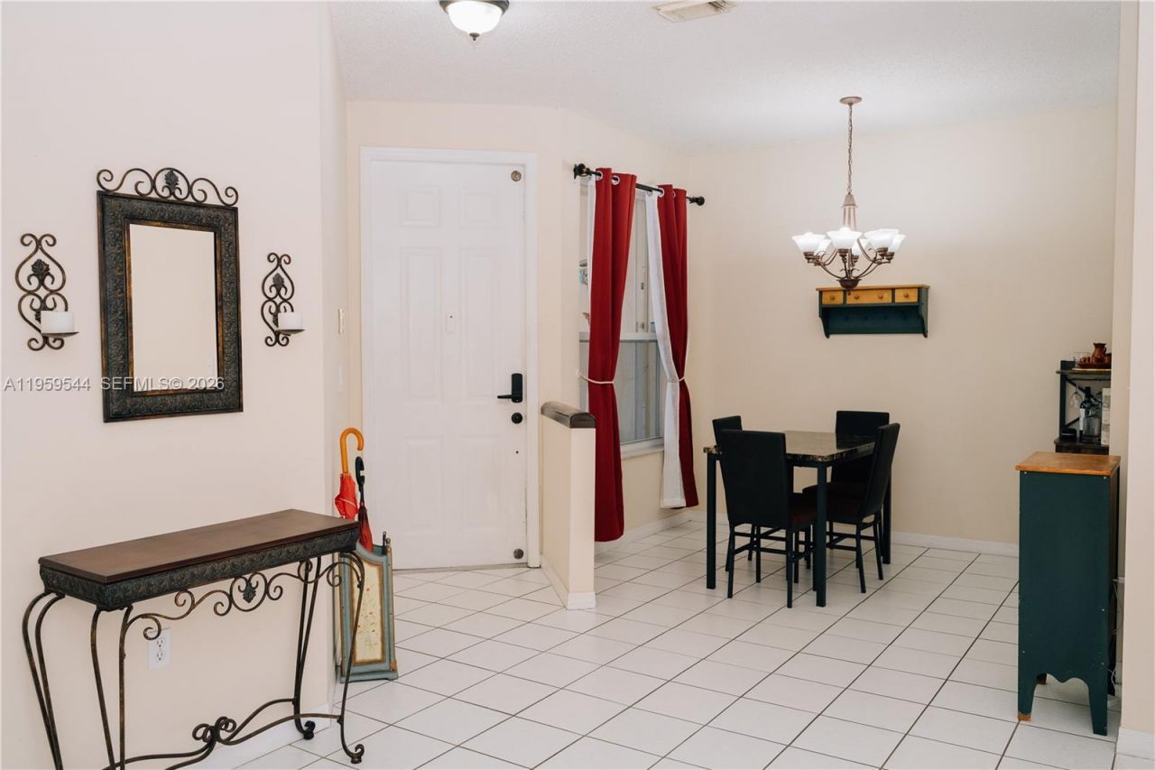 16158 SW 68th Ter, Miami, FL 33193 Photo