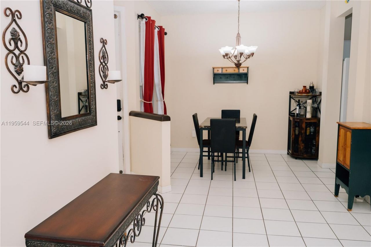 16158 SW 68th Ter, Miami, FL 33193 Photo