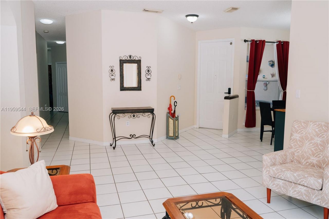 16158 SW 68th Ter, Miami, FL 33193 Photo