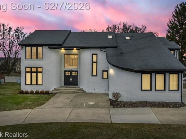31189 Country Ridge Circle, Farmington Hills, MI 48331