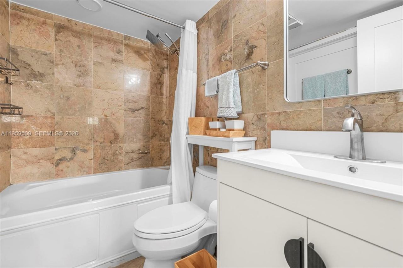 540 Brickell Key Dr, Unit 500, Miami, FL 33131 Photo