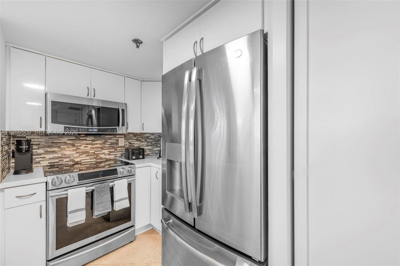 540 Brickell Key Dr, Unit 500, Miami, FL 33131 Photo