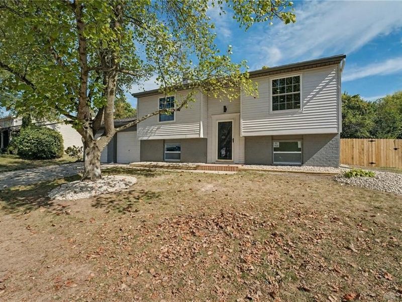 628 Jamestown Drive, Miamisburg, OH 45342 Photo 2