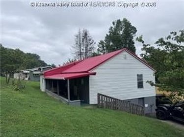 236 Easter Road, Nitro, WV 25143