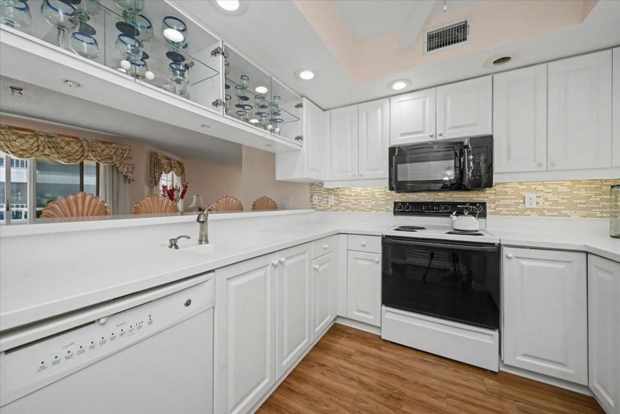 1233 Edgewater Circle, Unit 65, Bradenton, FL 34209 Photo