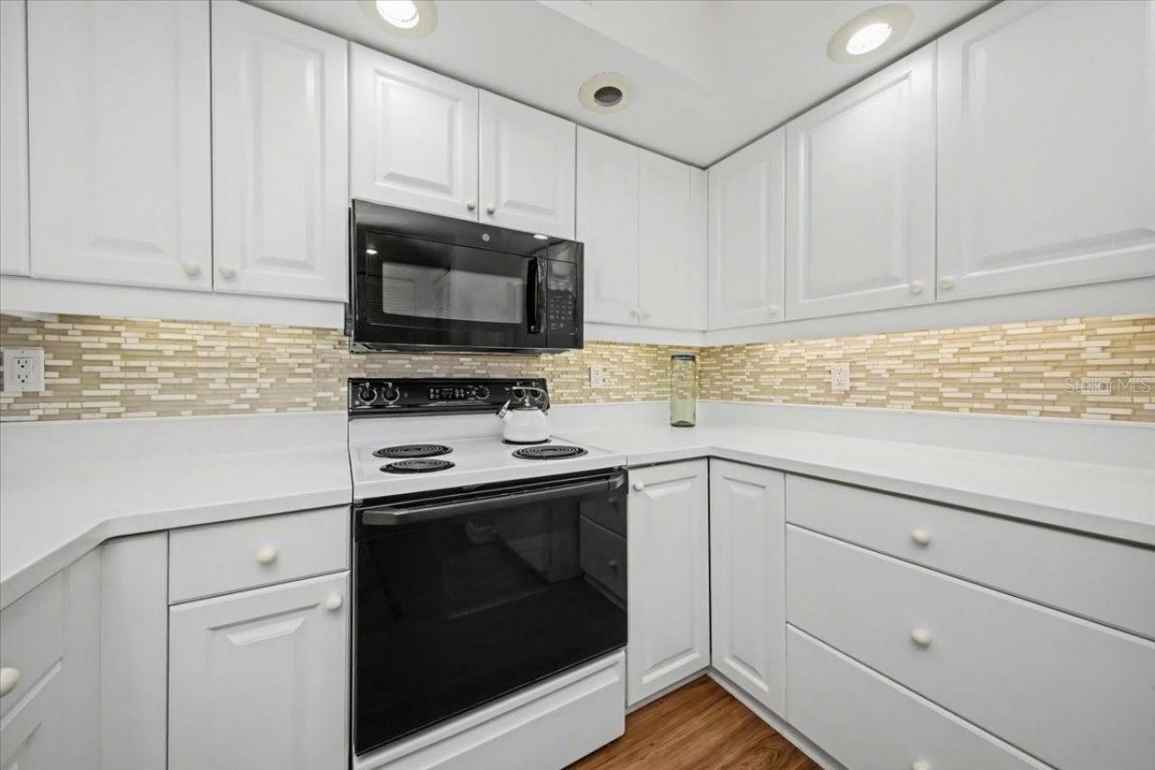 1233 Edgewater Circle, Unit 65, Bradenton, FL 34209 Photo