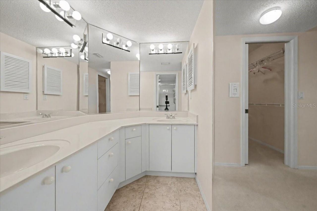 1233 Edgewater Circle, Unit 65, Bradenton, FL 34209 Photo