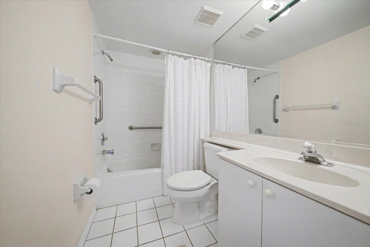 1233 Edgewater Circle, Unit 65, Bradenton, FL 34209 Photo