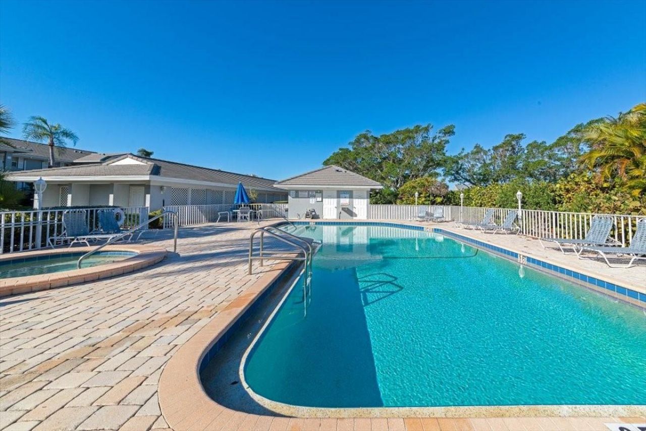 1233 Edgewater Circle, Unit 65, Bradenton, FL 34209 Photo