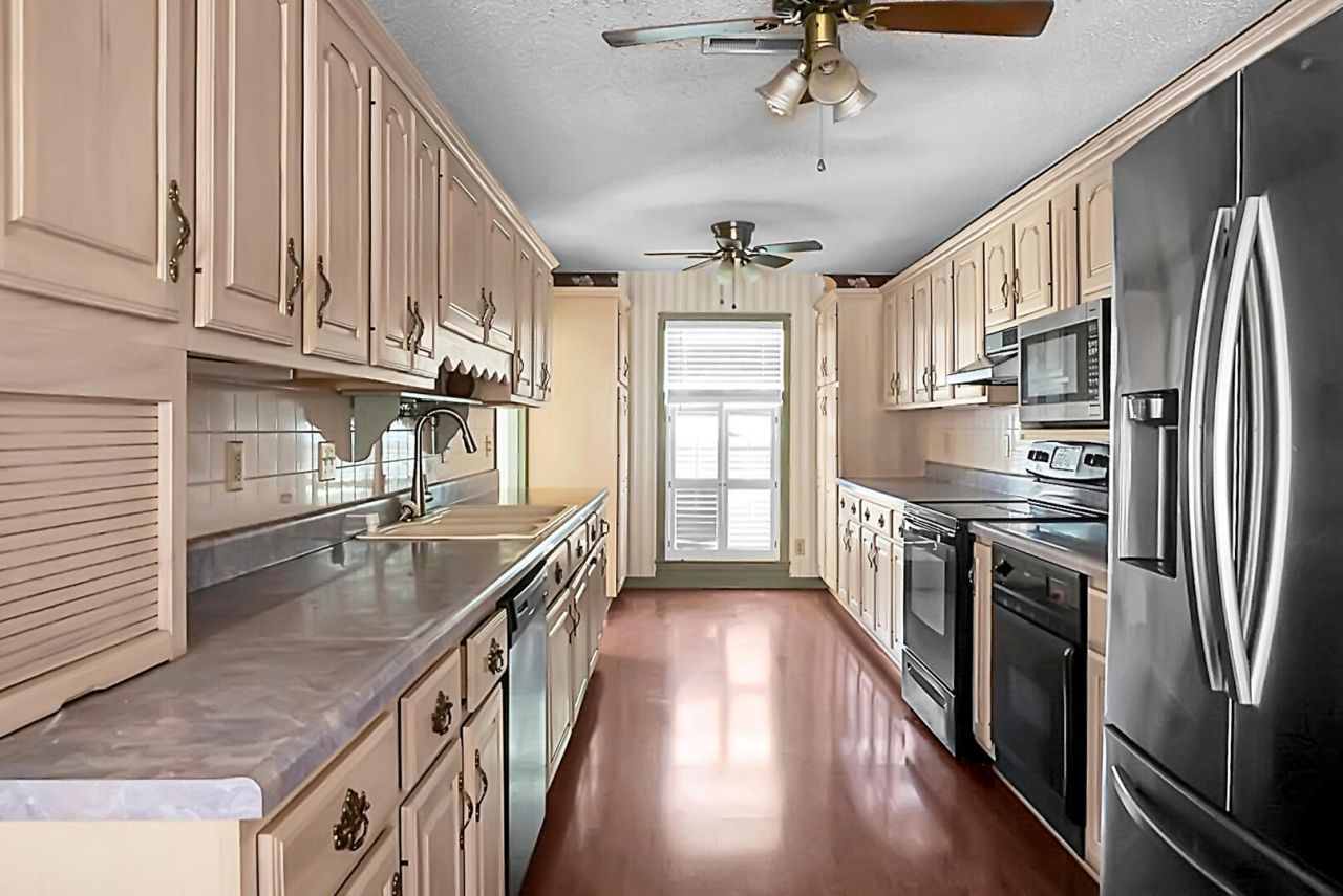 403 Bristlecone Drive Photo 6