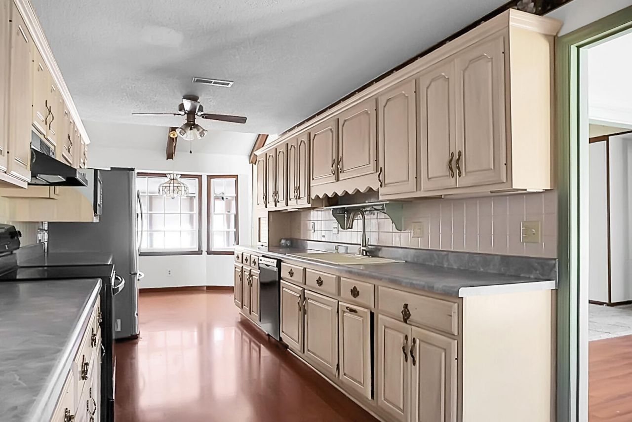 403 Bristlecone Drive Photo 8