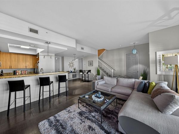 2633 NE 14th Ave, Unit 111, Wilton Manors, FL 33334