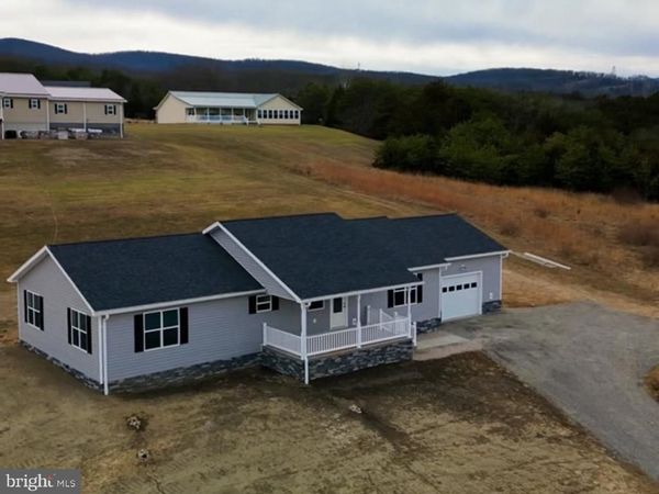 10 EARHART CT, PETERSBURG, WV 26847