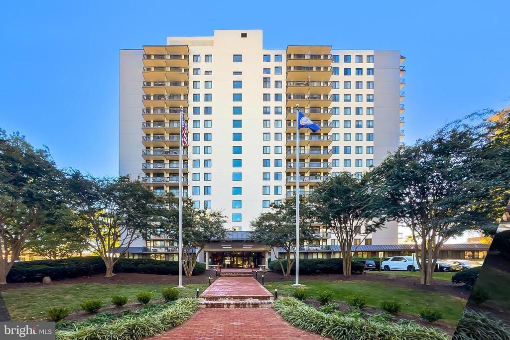 801 N Pitt Street, Unit 521, Alexandria, VA 22314 Main Photo