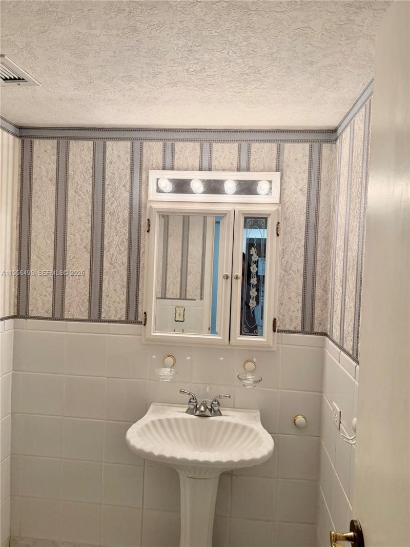 1830 Dixieanna St , Unit 404, Hollywood, FL 33020 Photo