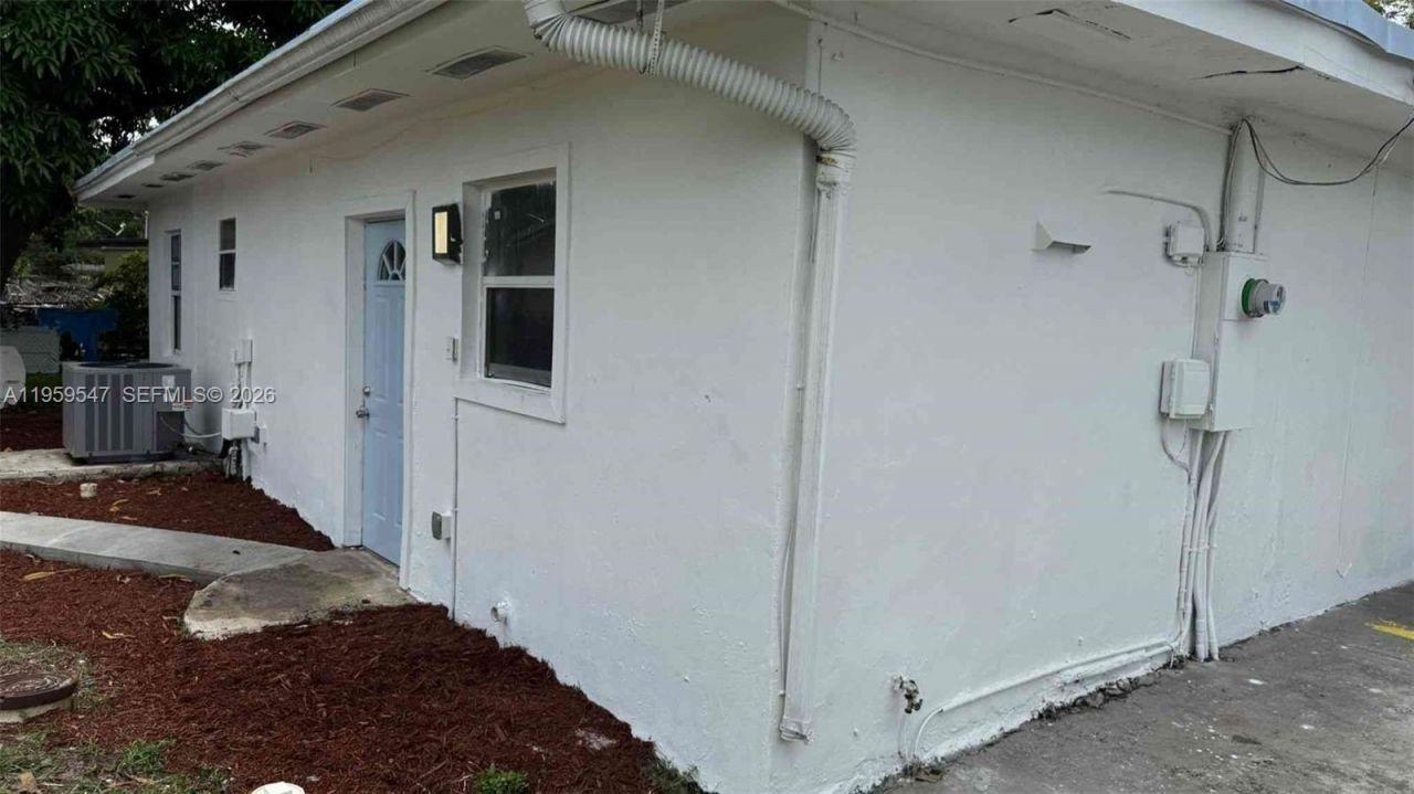 16221 E Bunche Park Dr, Miami Gardens, FL 33054 Photo