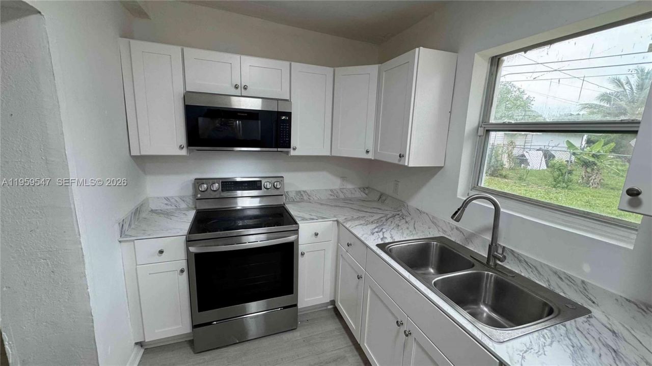 16221 E Bunche Park Dr, Miami Gardens, FL 33054 Photo