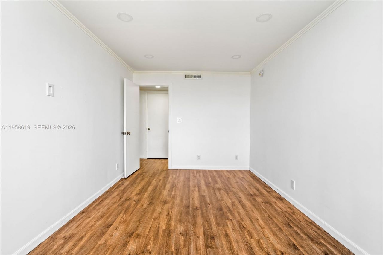 600 Three Islands Blvd, Unit 604, Hallandale Beach, FL 33009 Photo