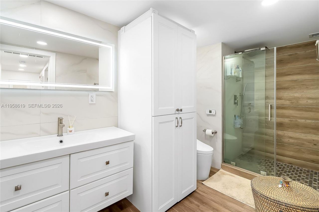 600 Three Islands Blvd , Unit 604, Hallandale Beach, FL 33009 Photo