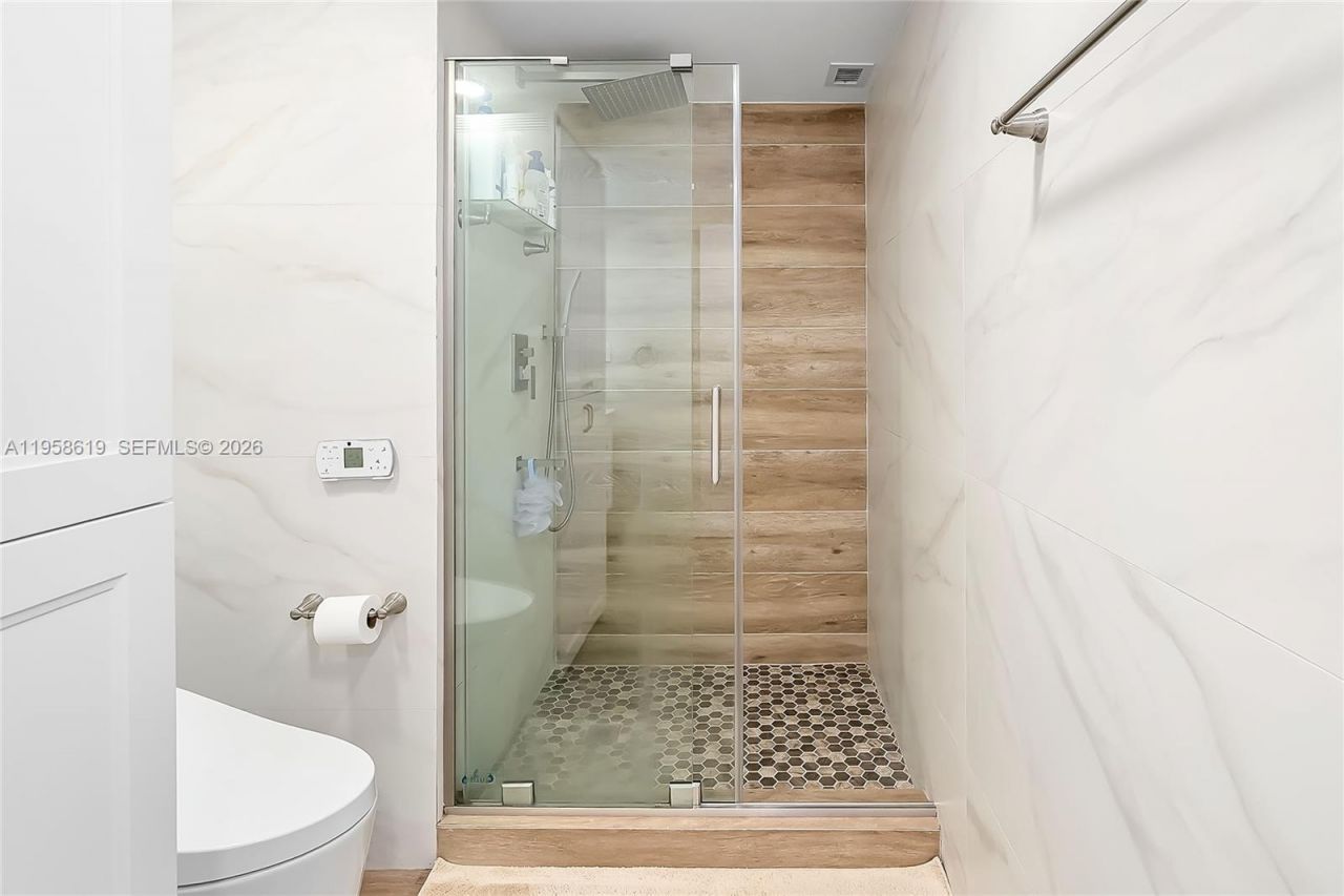 600 Three Islands Blvd , Unit 604, Hallandale Beach, FL 33009 Photo