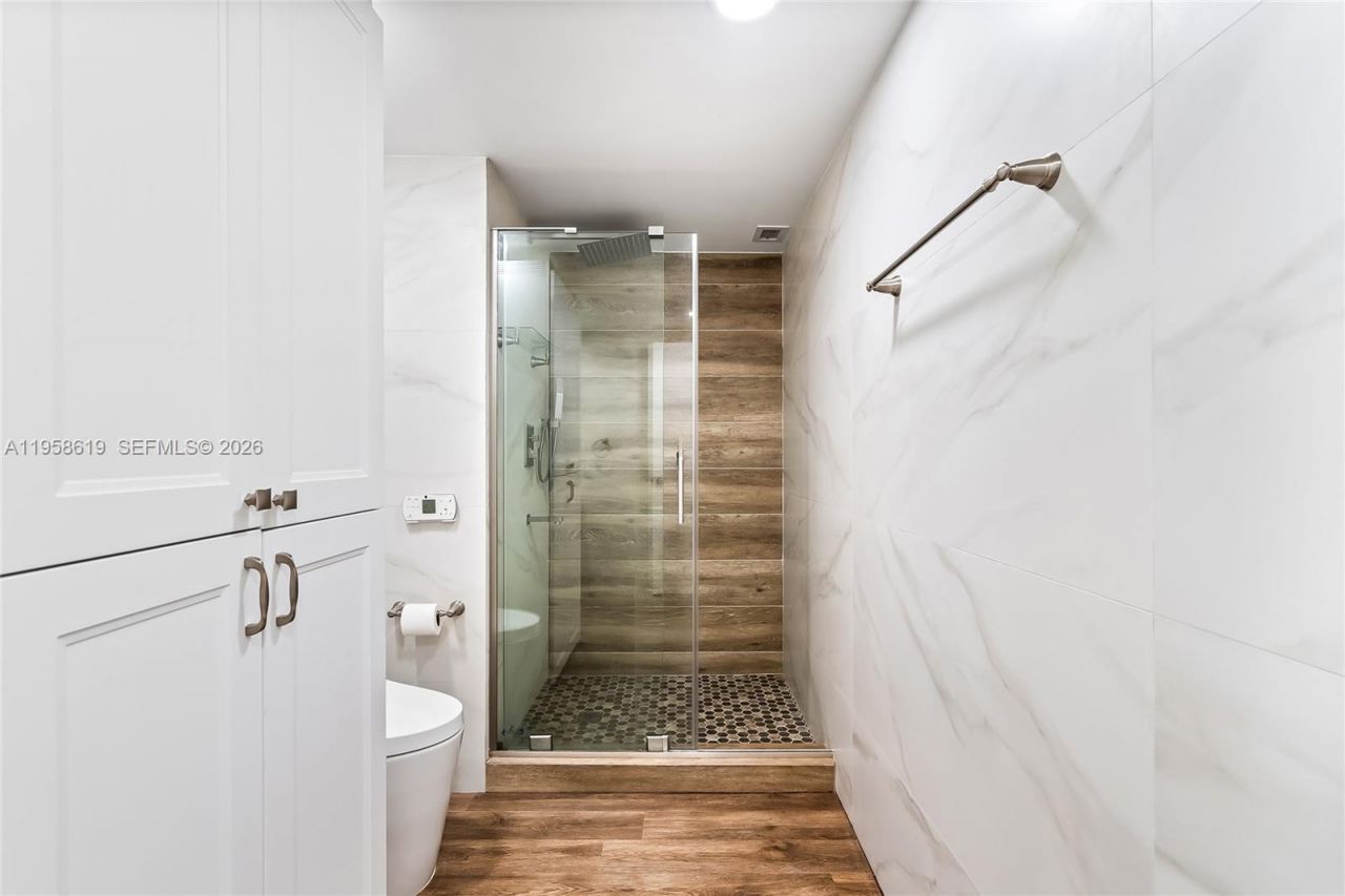 600 Three Islands Blvd, Unit 604, Hallandale Beach, FL 33009 Photo