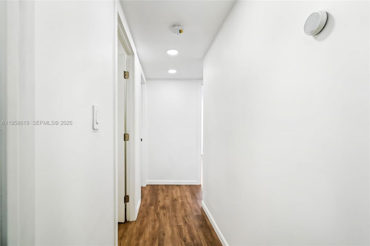600 Three Islands Blvd, Unit 604, Hallandale Beach, FL 33009 Photo