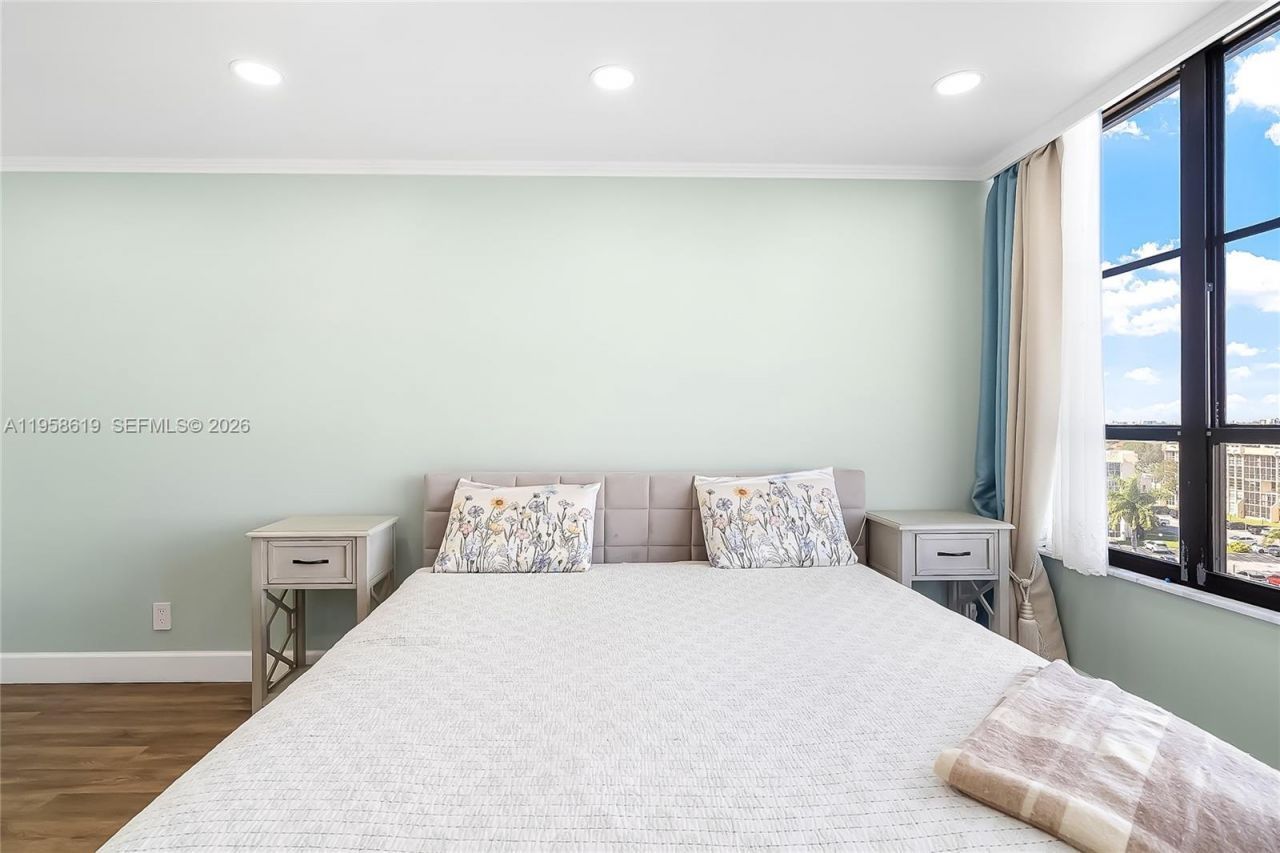 600 Three Islands Blvd , Unit 604, Hallandale Beach, FL 33009 Photo