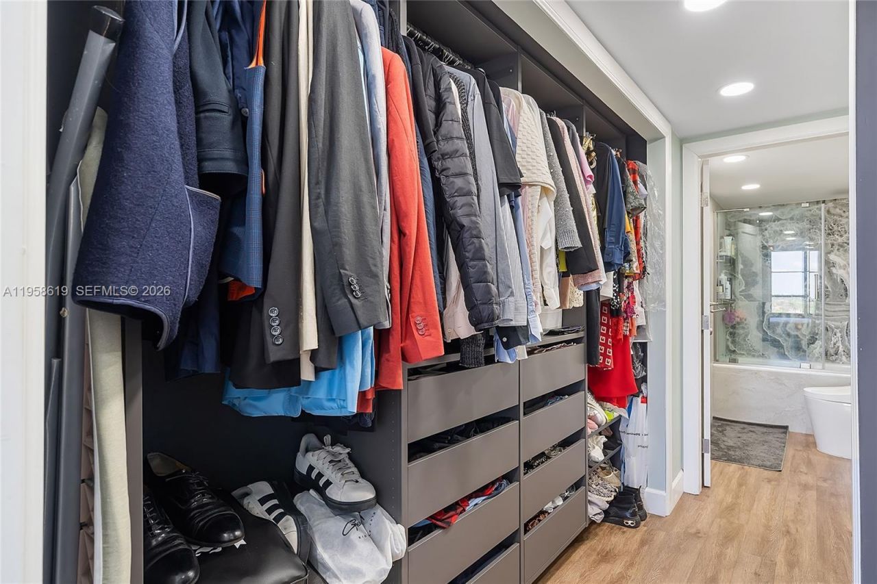 600 Three Islands Blvd , Unit 604, Hallandale Beach, FL 33009 Photo