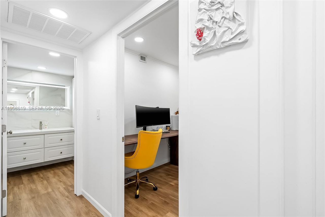 600 Three Islands Blvd , Unit 604, Hallandale Beach, FL 33009 Photo