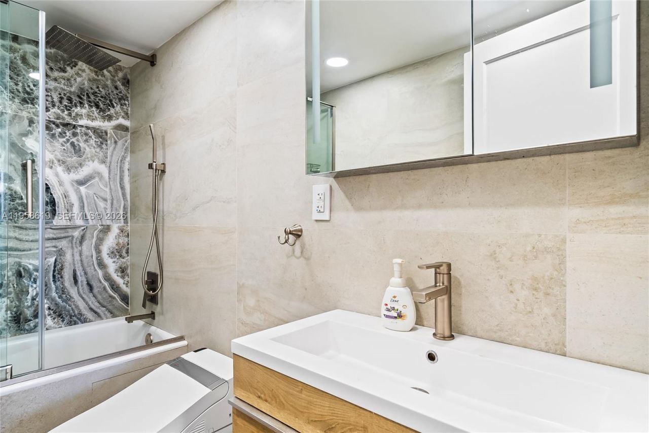 600 Three Islands Blvd, Unit 604, Hallandale Beach, FL 33009 Photo