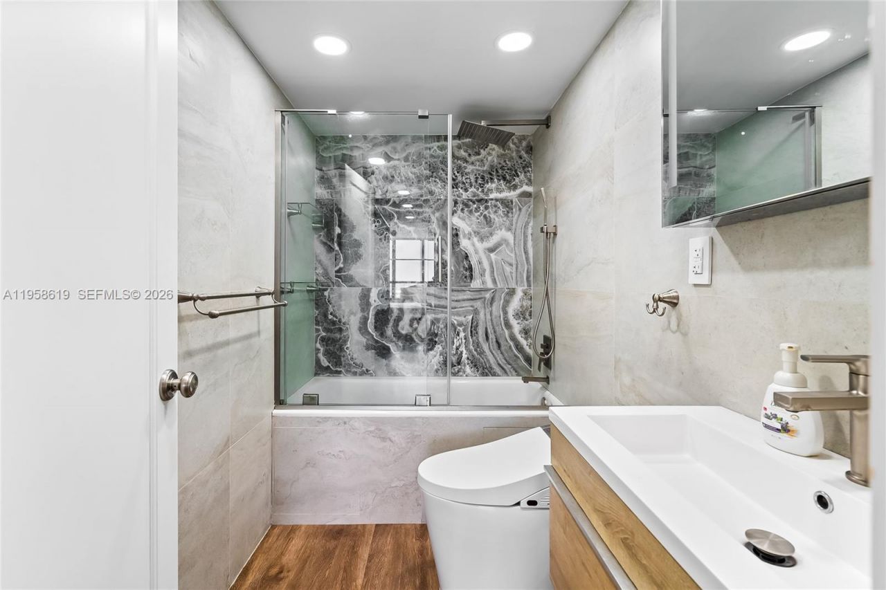600 Three Islands Blvd, Unit 604, Hallandale Beach, FL 33009 Photo