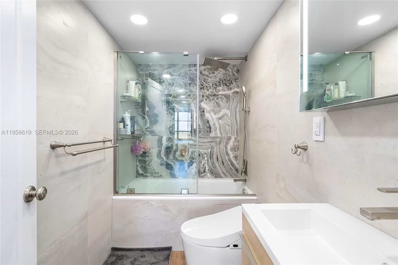 600 Three Islands Blvd , Unit 604, Hallandale Beach, FL 33009 Photo