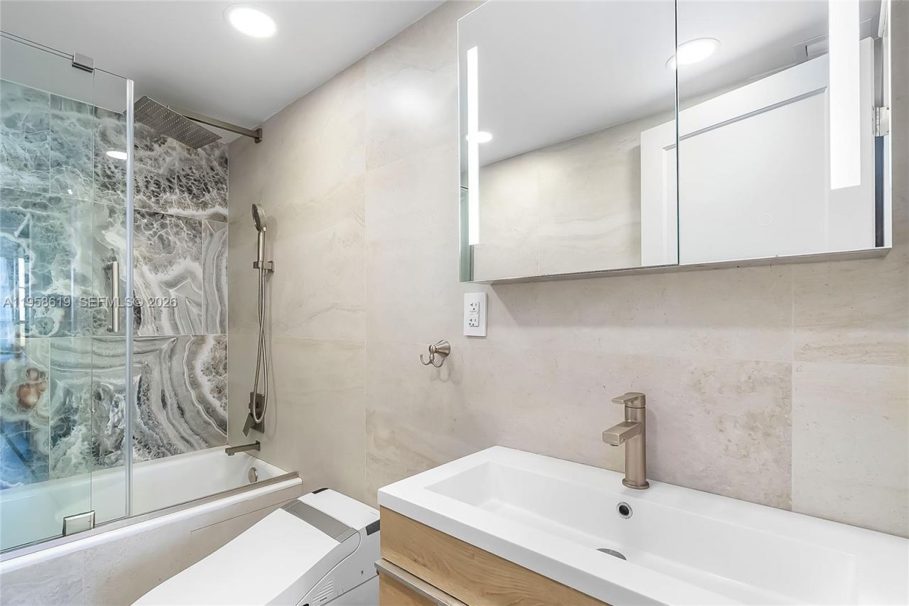 600 Three Islands Blvd , Unit 604, Hallandale Beach, FL 33009 Photo