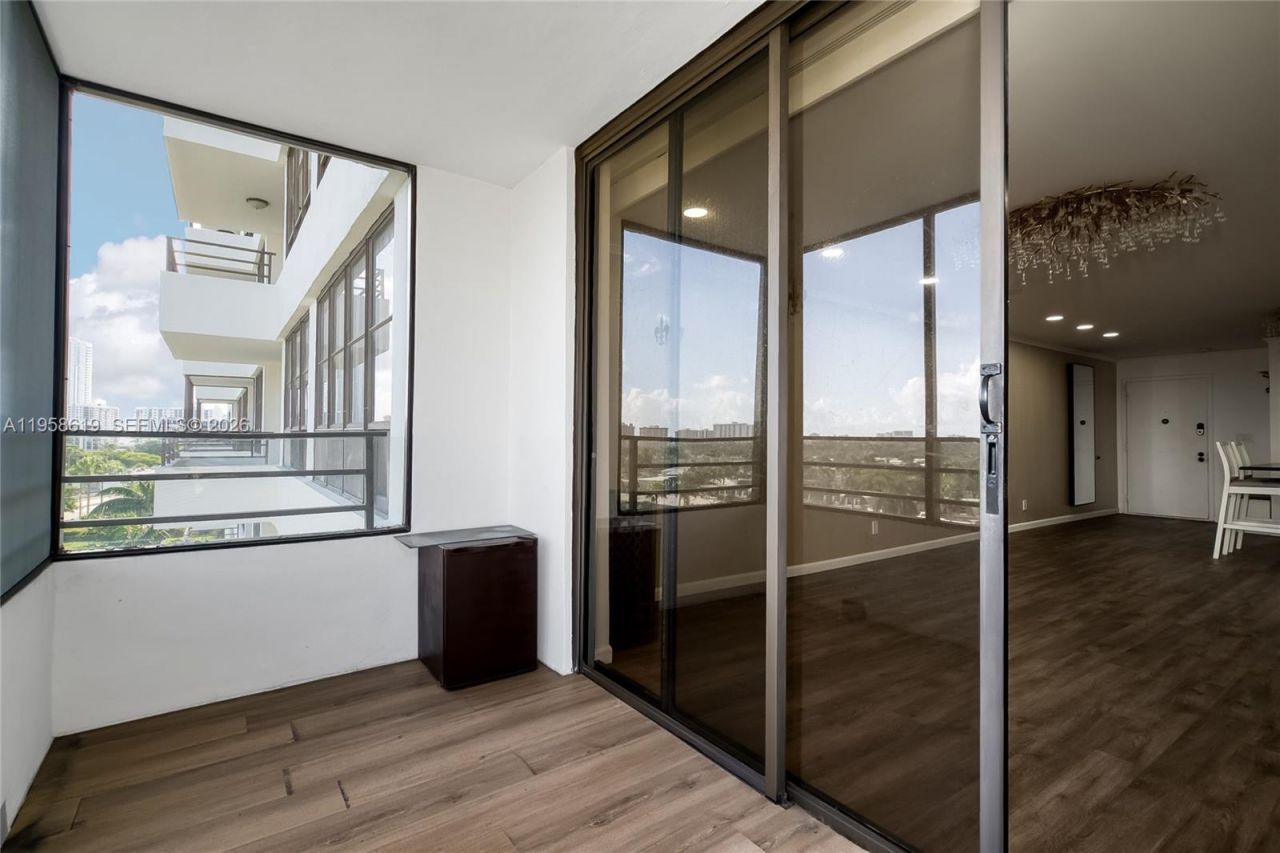 600 Three Islands Blvd, Unit 604, Hallandale Beach, FL 33009 Photo