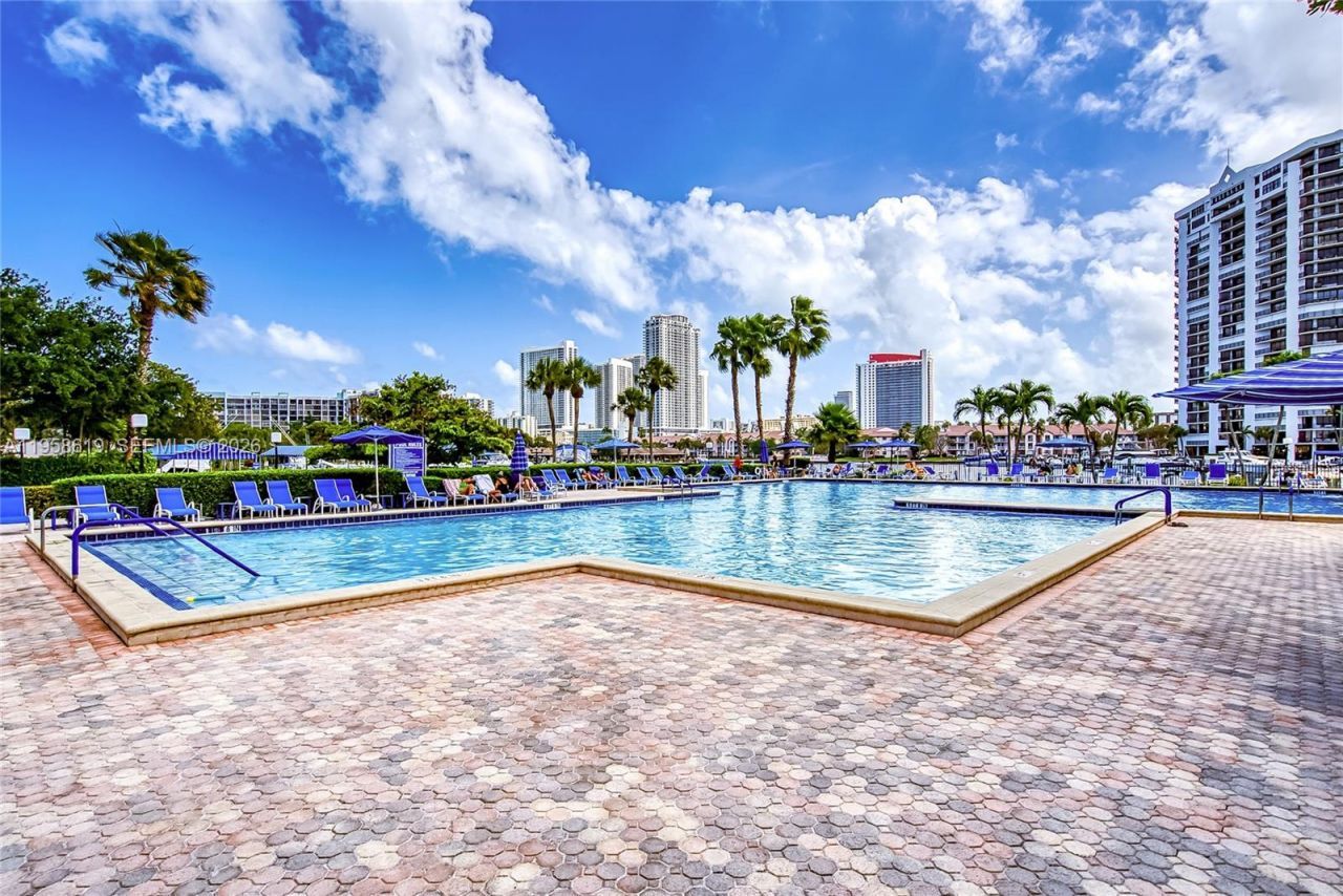 600 Three Islands Blvd, Unit 604, Hallandale Beach, FL 33009 Photo