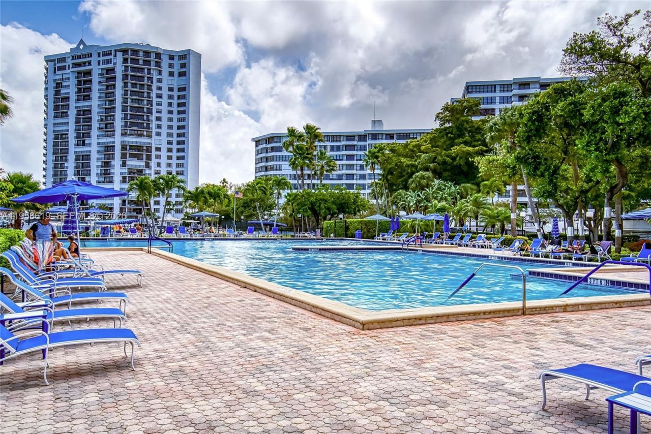 600 Three Islands Blvd, Unit 604, Hallandale Beach, FL 33009 Photo