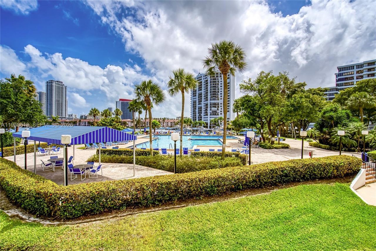 600 Three Islands Blvd, Unit 604, Hallandale Beach, FL 33009 Photo