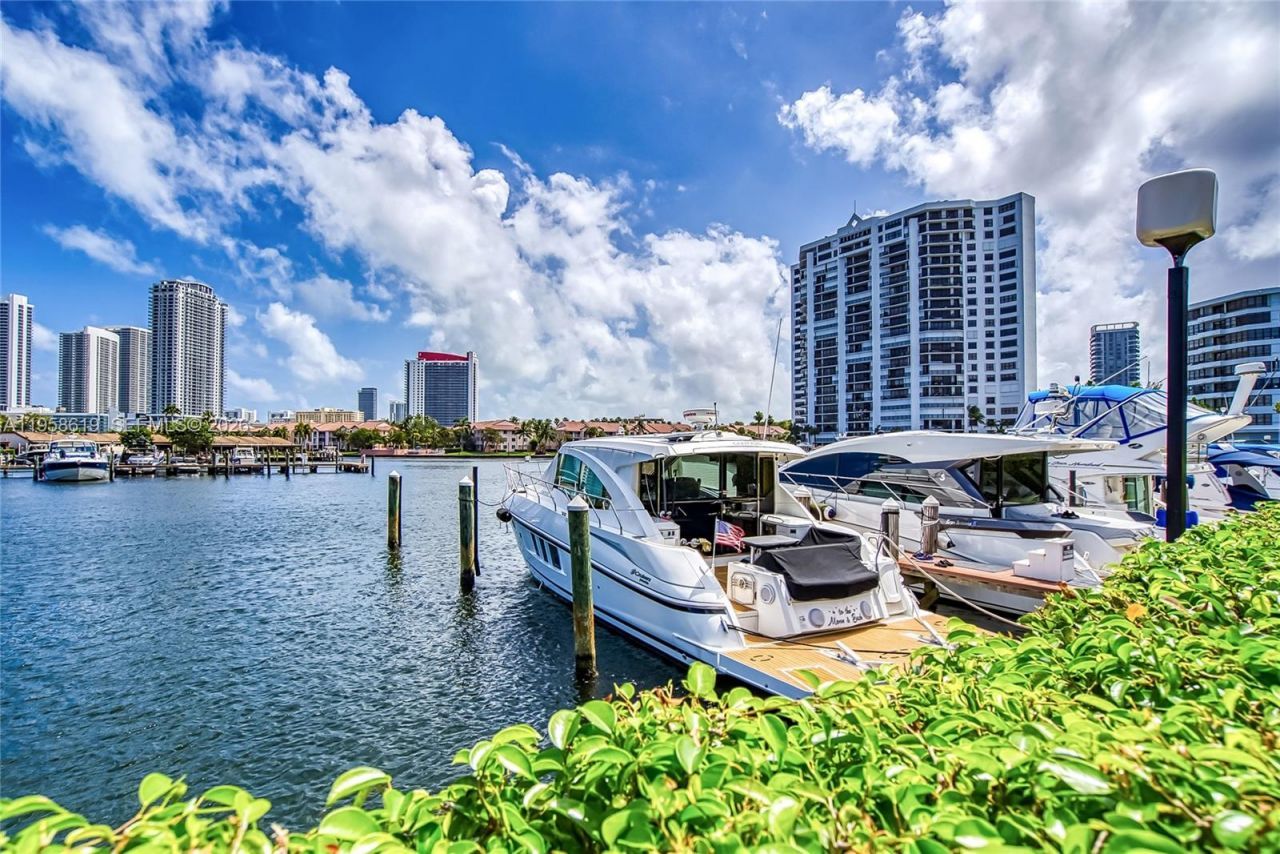 600 Three Islands Blvd, Unit 604, Hallandale Beach, FL 33009 Photo