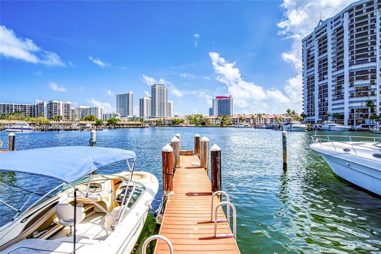 600 Three Islands Blvd, Unit 604, Hallandale Beach, FL 33009 Photo