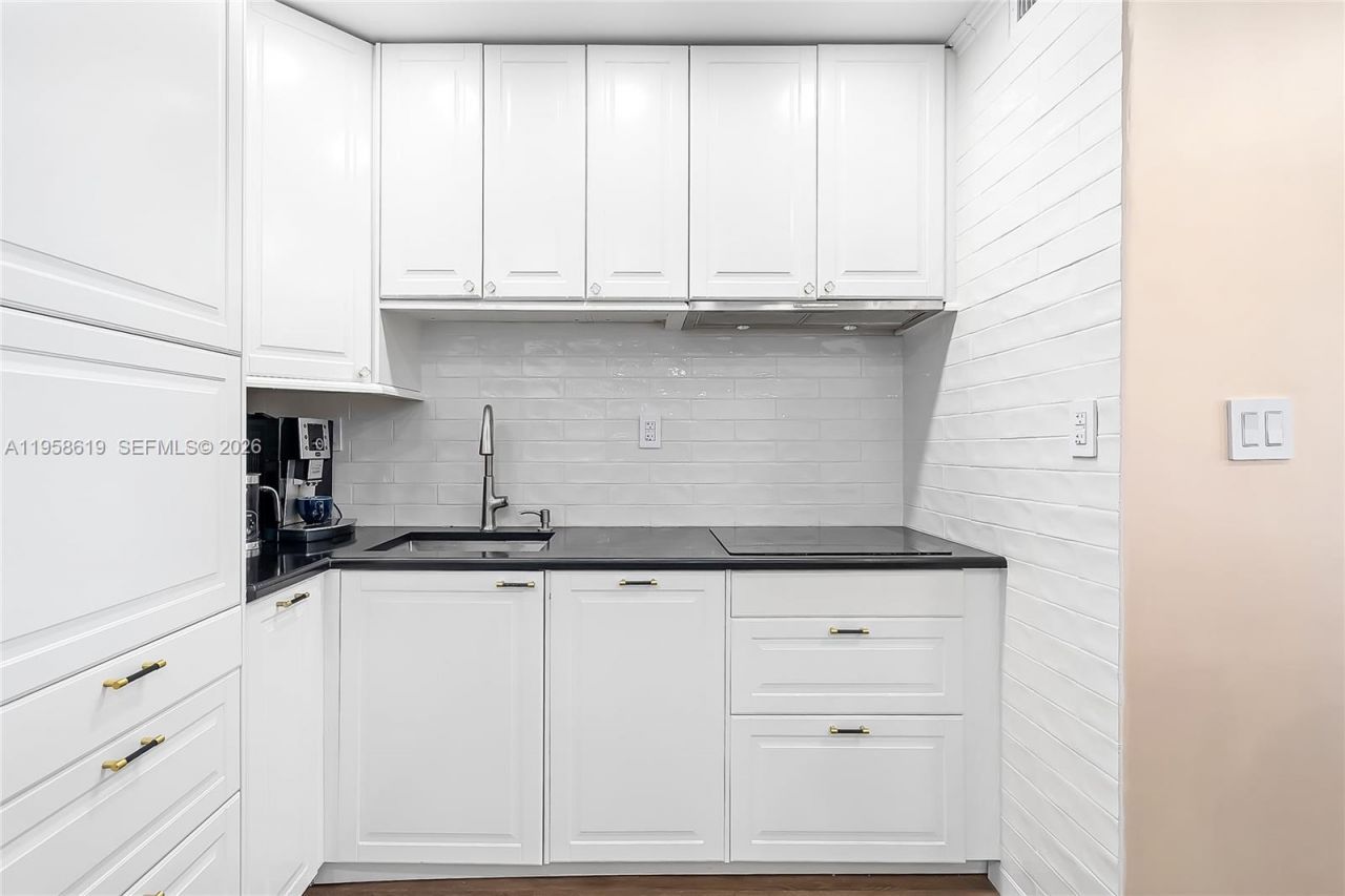 600 Three Islands Blvd , Unit 604, Hallandale Beach, FL 33009 Photo