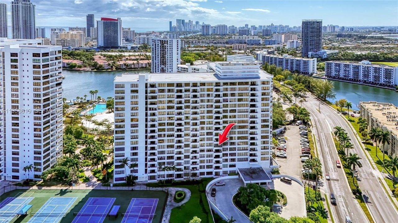 600 Three Islands Blvd, Unit 604, Hallandale Beach, FL 33009 Photo
