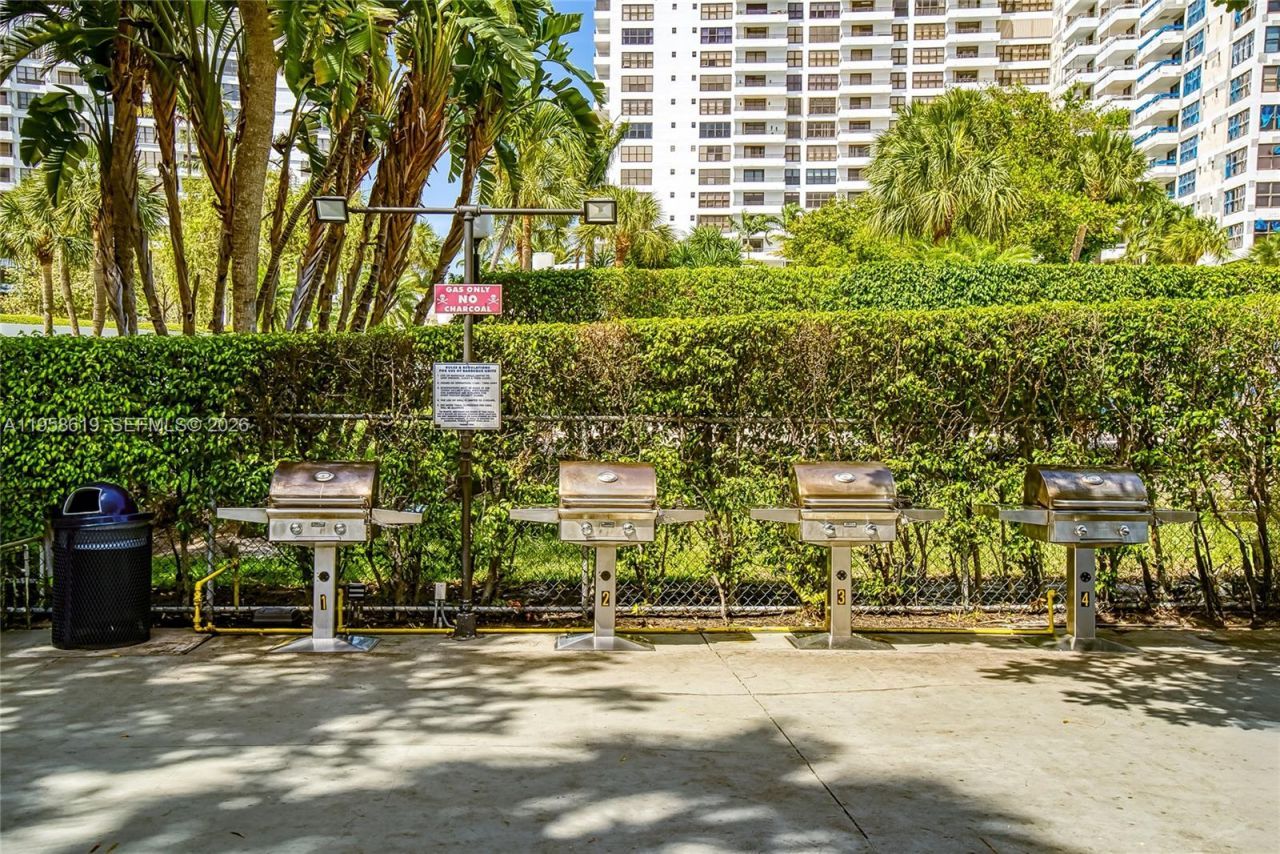 600 Three Islands Blvd, Unit 604, Hallandale Beach, FL 33009 Photo